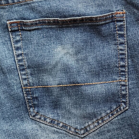 IZOD Comfort Stretch Medium Wash Straight Leg Jeans Size 38 - Picture 14 of 15